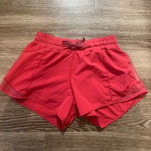 Lululemon 4” Hotty Hot shorts